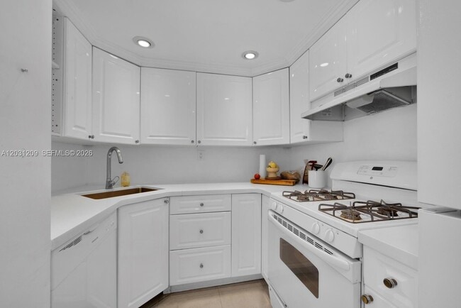 Photo - 2539 S Bayshore Dr Unit PH5