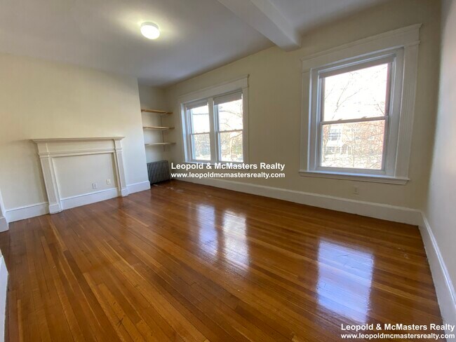 Photo - 1695 Beacon St