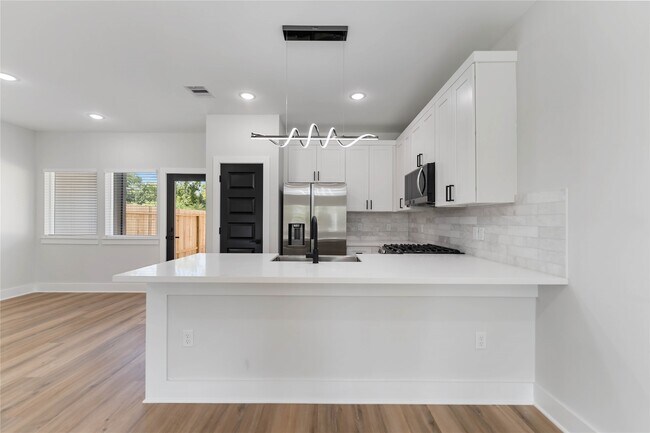 Photo - 6909 S Hall St