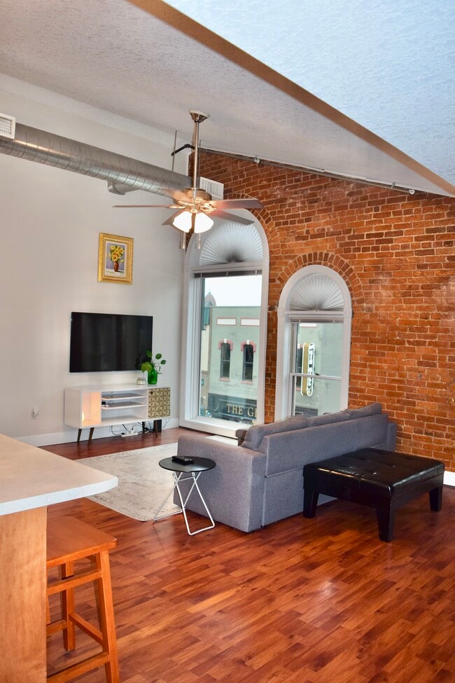 Photo - 135 E Prairie Ave Apartments Unit 3