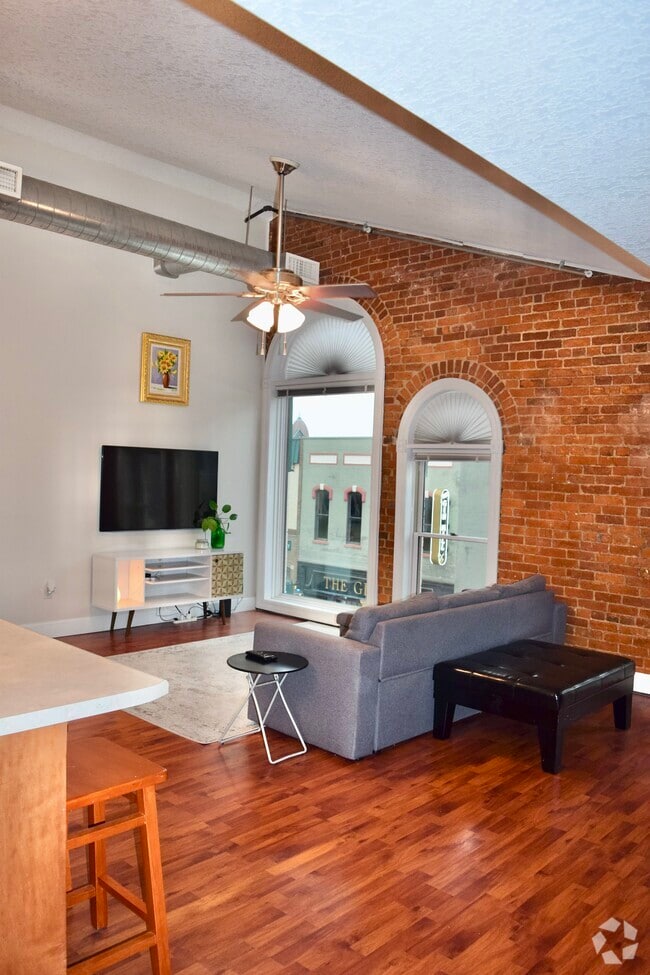 Building Photo - 135 E Prairie Ave Unit 3 Rental