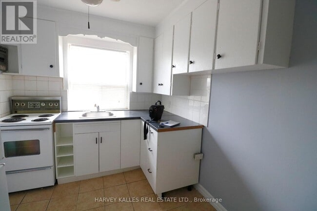 Photo - 2434 Keele St Unit 10
