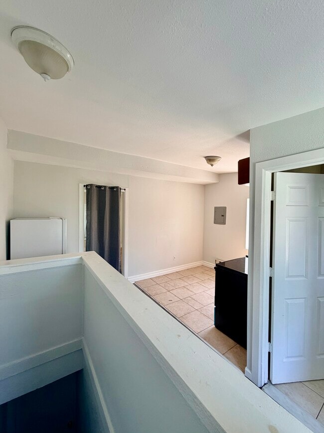 Building Photo - 1514 Arrott St Unit 3