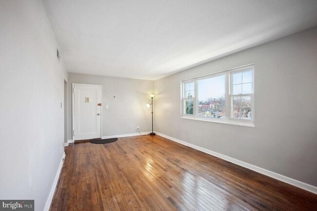 Photo - 6243 Wilson Blvd Unidad 301