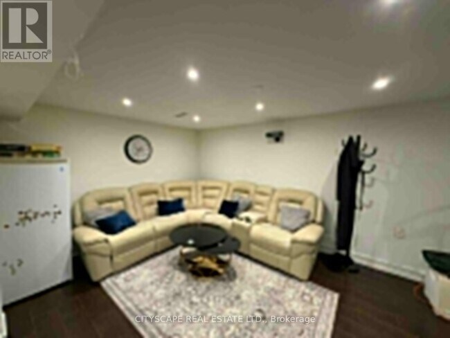 Photo - 3346 Chokecherry Crescent