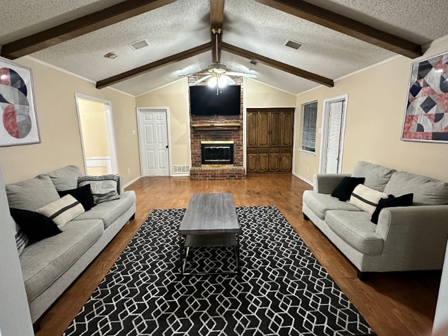 Photo - 4821 S Country Club Rd