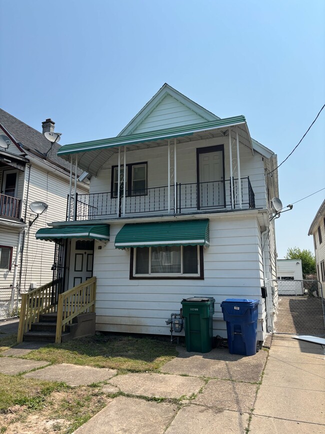 Photo - 19 Winchester Ave Apartments