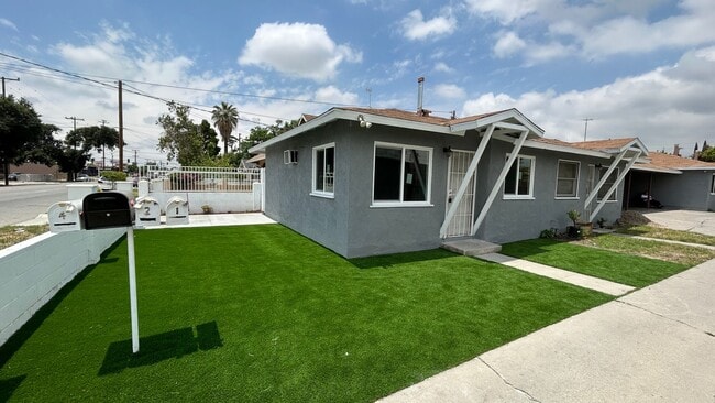 Building Photo - 632 W 9th St Unit 2