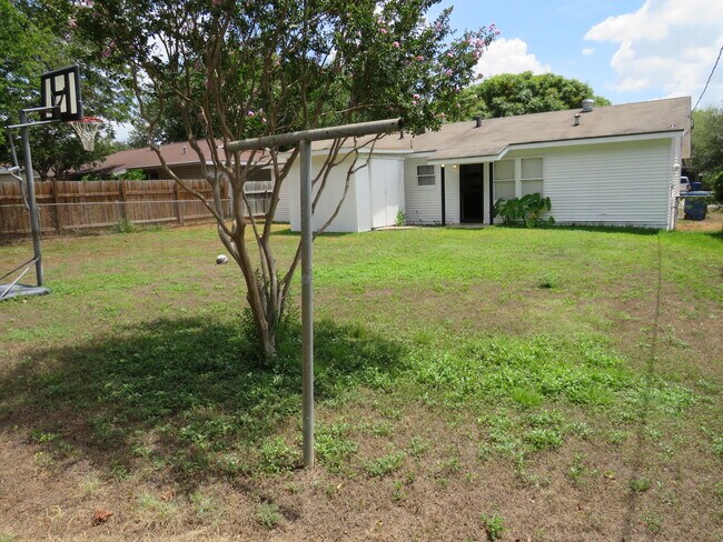 Photo - 419 Anton Dr