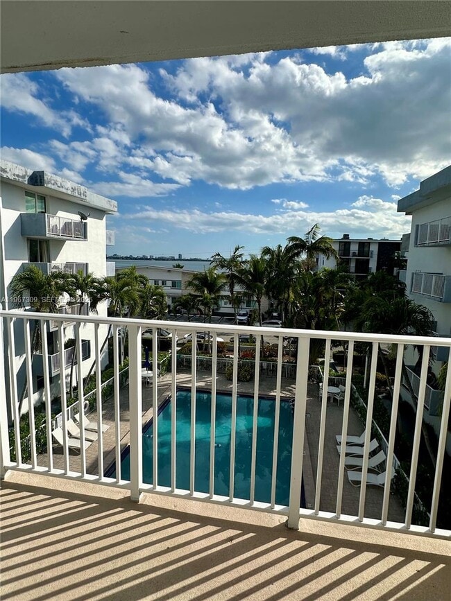 Building Photo - 1801 S Treasure Dr Unit 407