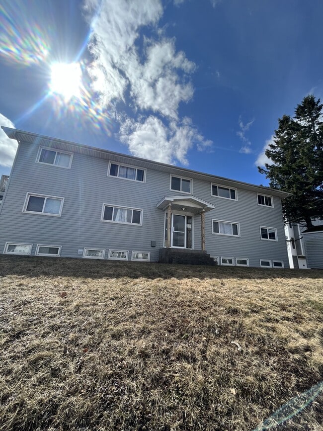 Building Photo - 60 Kendra St Unit 5