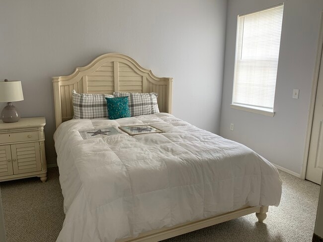 Spare Bedroom - 5692 Star Rush Dr Unit 202