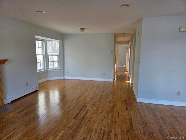Photo - 117 Manorhaven Blvd