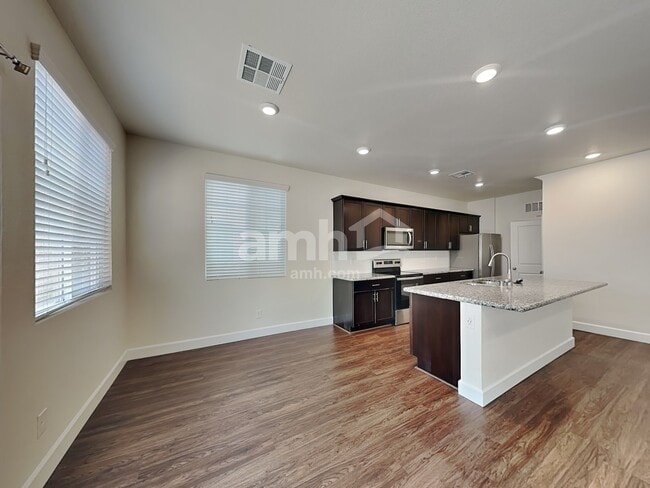 Photo - 1806 Viaggio Ave