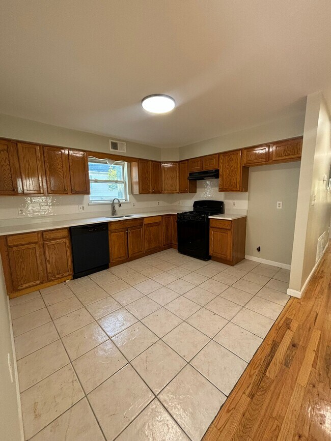 Photo - 509 S 19th St Apartments Unit 1