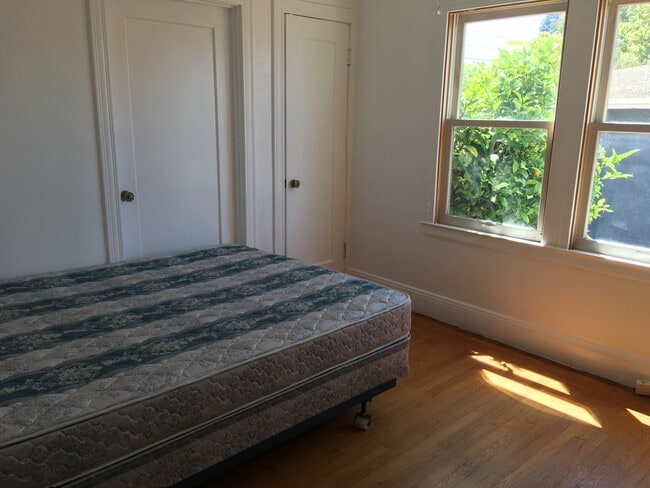 Photo - 918 Ramona Ave