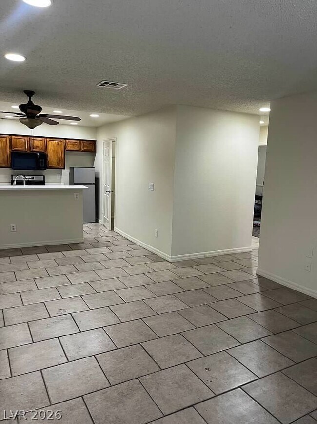 Photo - 2121 Chertsey Dr Unit D