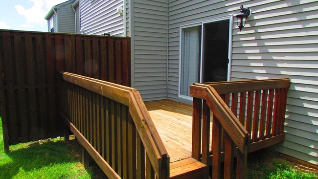 Building Photo - 720 Oaktree Blvd