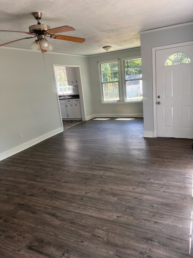 Photo - 572 Avalon Rd