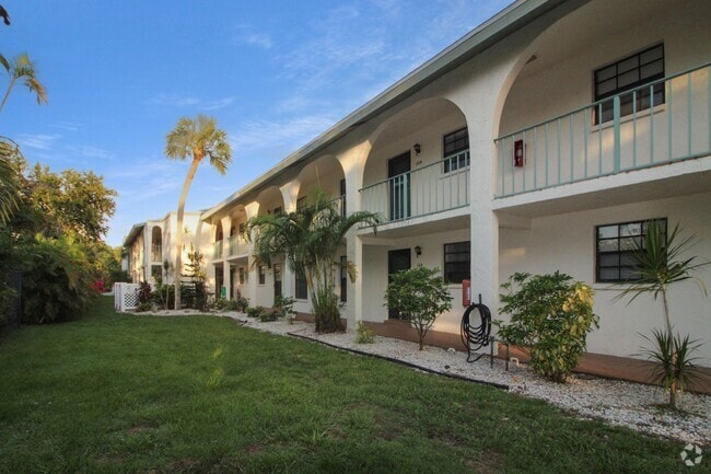 Building Photo - Manasota Beach Gardens Annual Condo Rent Unit 105