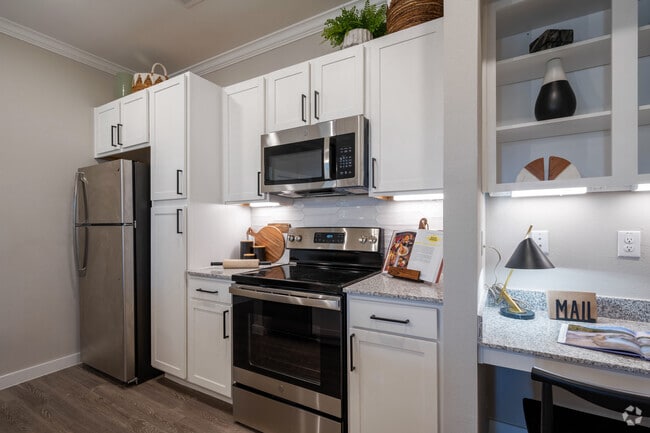 1BR, 1BA - 638SF