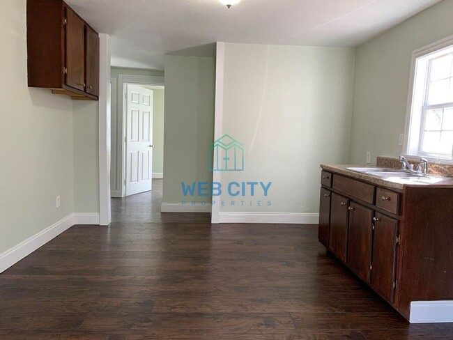 Photo - 4530 Corregidor St