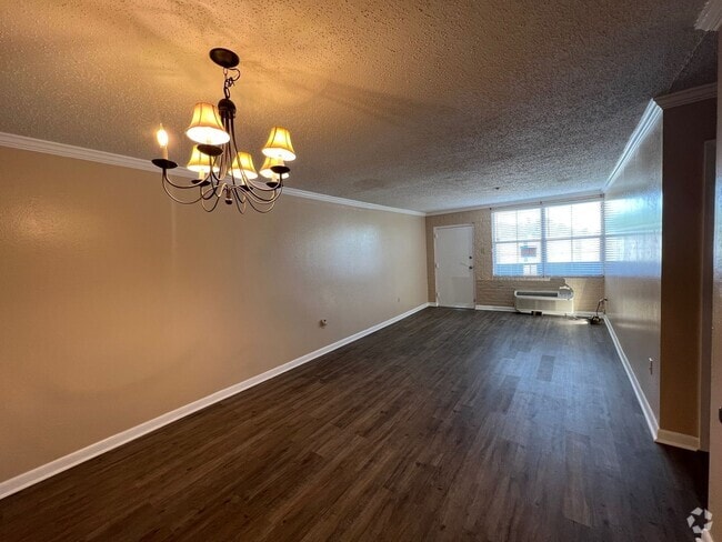 Building Photo - 2 BR CONDO NEAR LSU