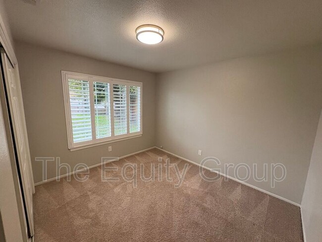 Photo - 1937 Chinowth St