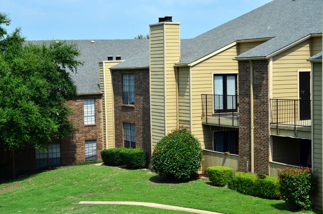 Woodbridge Crossing Apartments