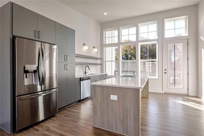 Photo - 906 Brees Ct