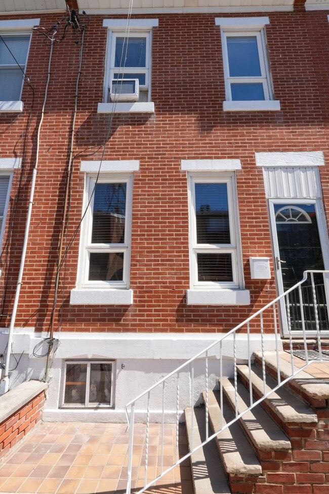 Building Photo - Charming Pennsport Rowhome with Private Backyard Oasis