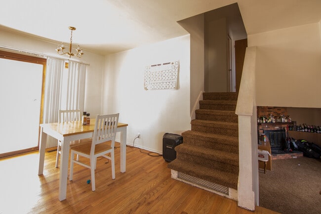 Photo - 1717 W Lake St