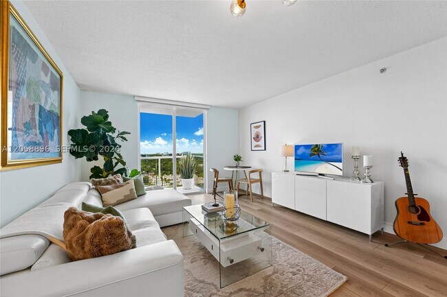 Photo - 900 SW 8th St Unit 1609