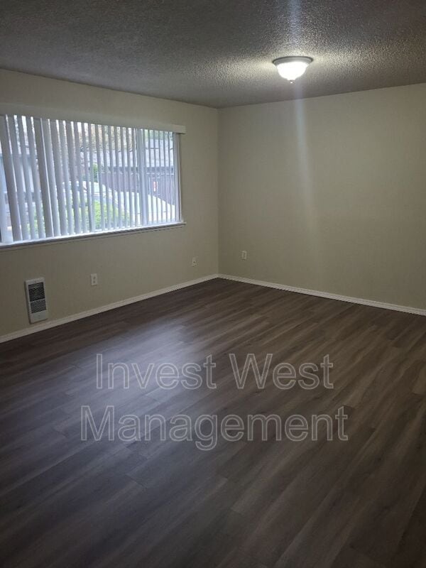 Photo - 2809 E 19th St