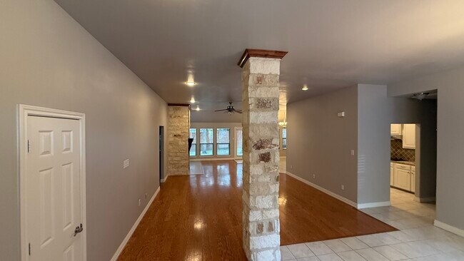 Photo - 1416 Shirley Way