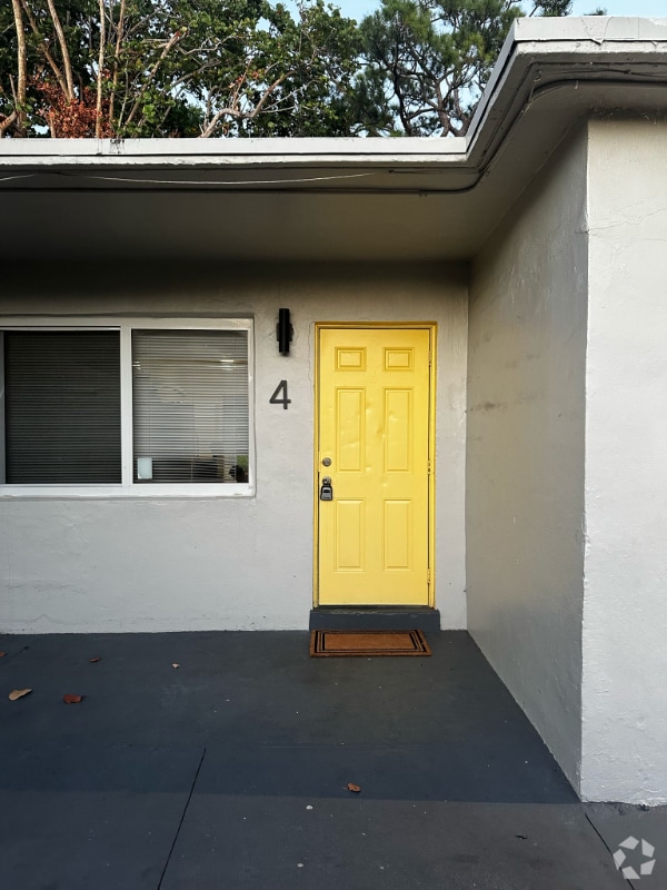 Building Photo - 1210 NW 2nd St Unit 4 Rental