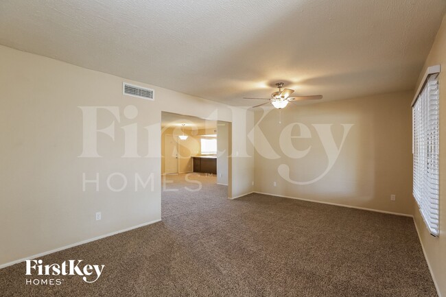 Photo - 10612 N 47th Dr