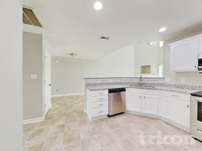 Photo - 910 Statler Dr