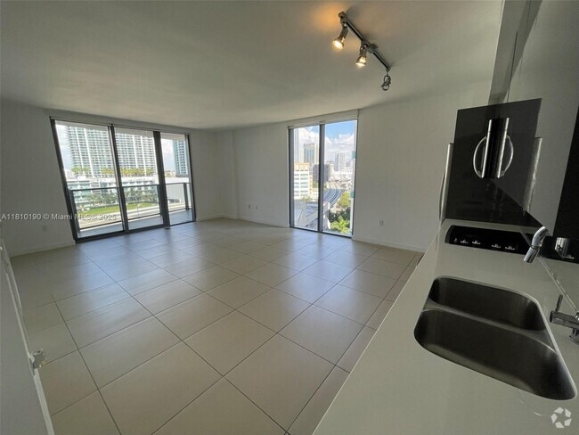 Building Photo - 31 SE 6th St Unit 1402 Rental