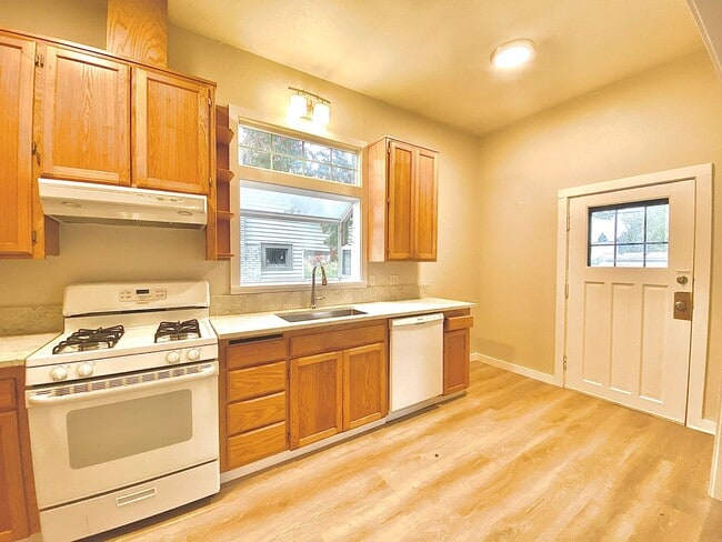 Photo - Charming 3 Bed 2 Bath Portland Bungalow! Unit 1