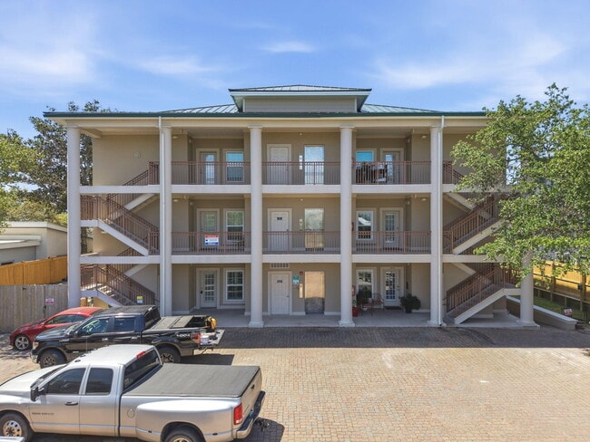 Building Photo - 724 Harbor Blvd Unit 101