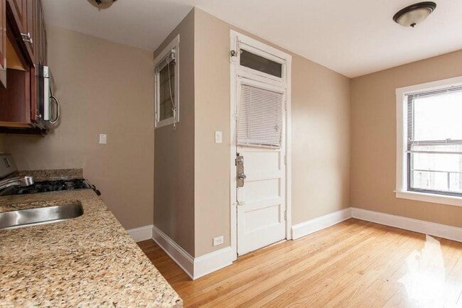 2108 W Ainslie St Unit S1