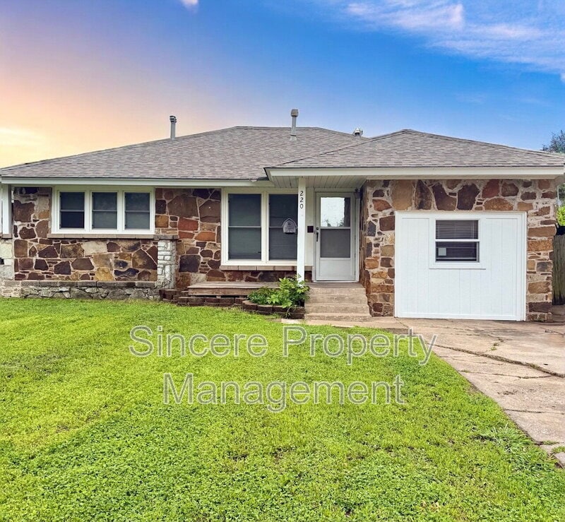 Photo - 220 E Key Blvd