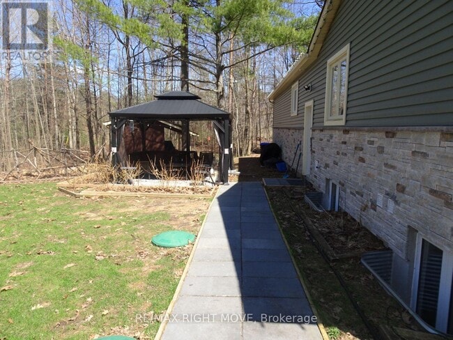 Photo - 32 Mills Cir