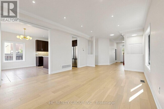 Photo - 465 Woodspring Ave