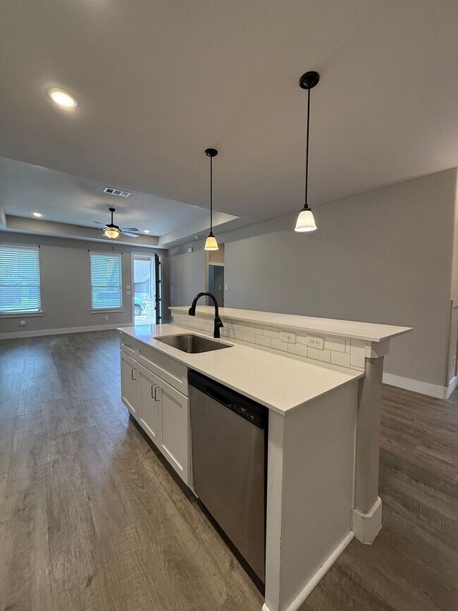 Photo - 3/2/2 GODLEY ISD - CUSTOM Upgrades Pets Welcome Commuter Friendly