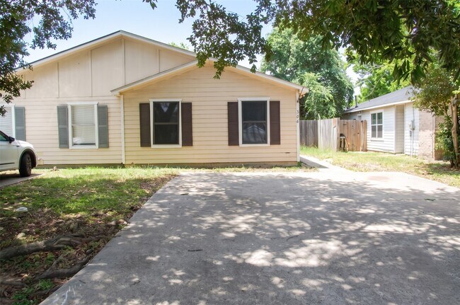 Photo - 306 Willowick St