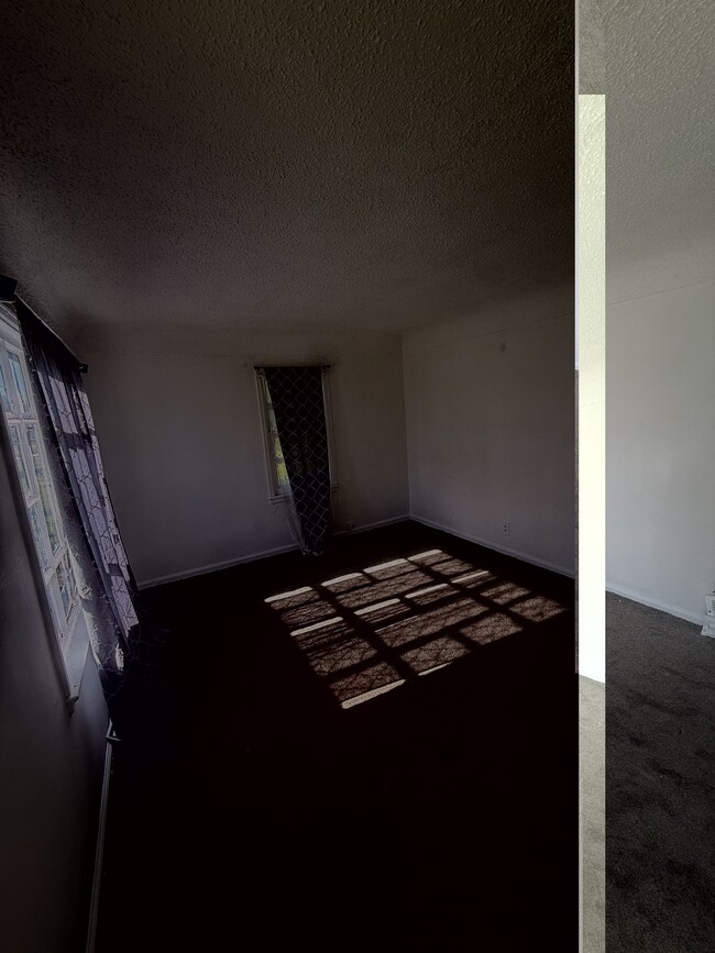 Photo - 5210 DuPont St
