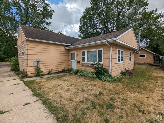 Building Photo - 603 13th St NE Rental