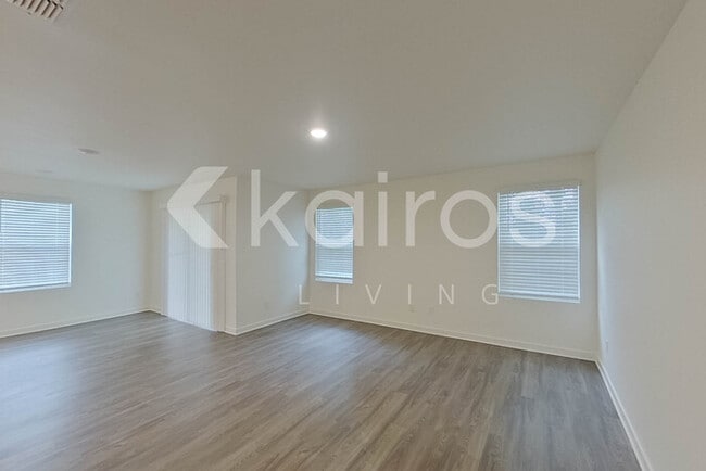 Photo - 148 George Oxford Dr